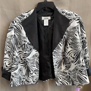 NWT Le Bos black & white cropped jacket
Size 22WP | New with tags